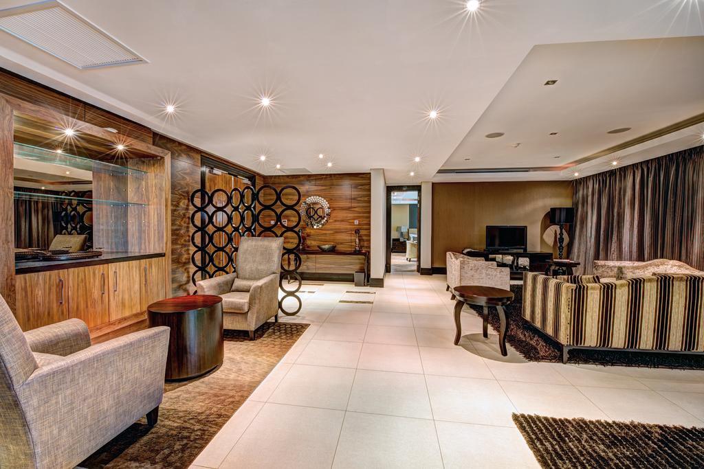 Royal Marang Hotel Phokeng 객실 사진 The interior of the hotel